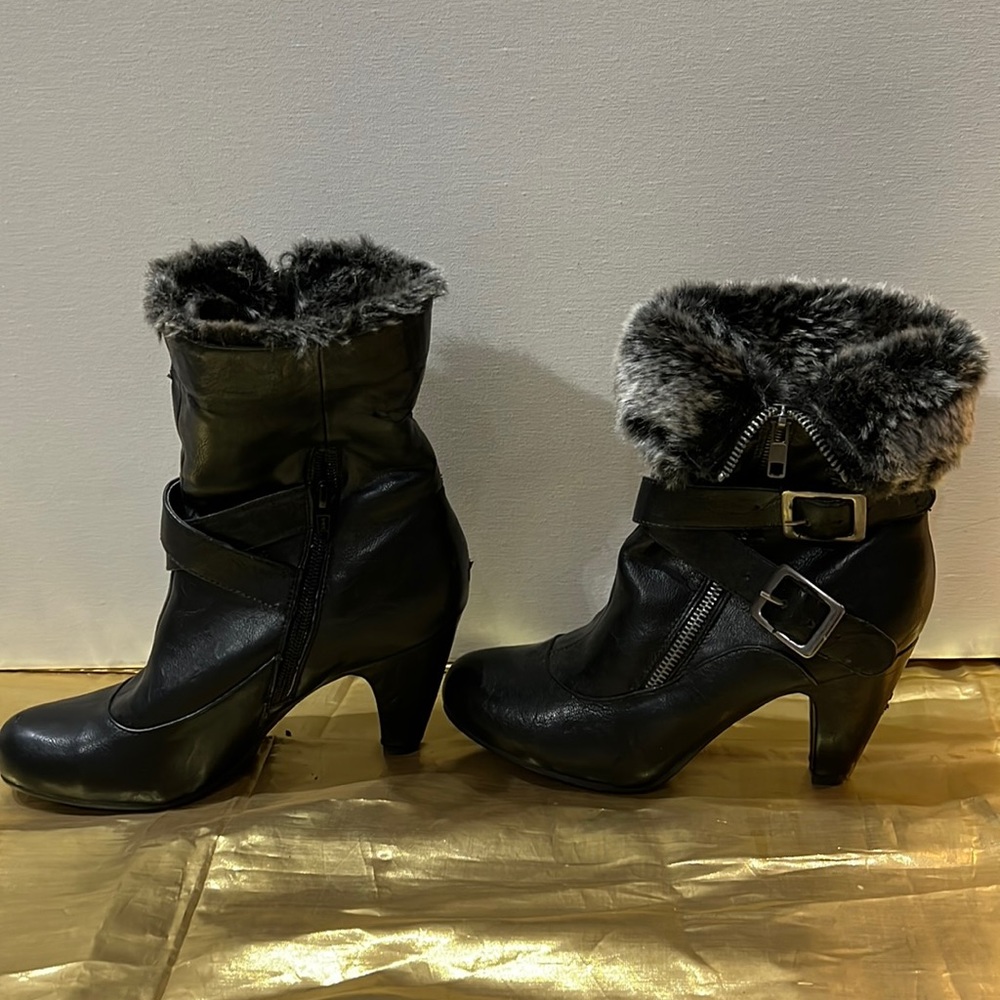 White Mountain black with gray  fur ankle boots- gently used.7.5M